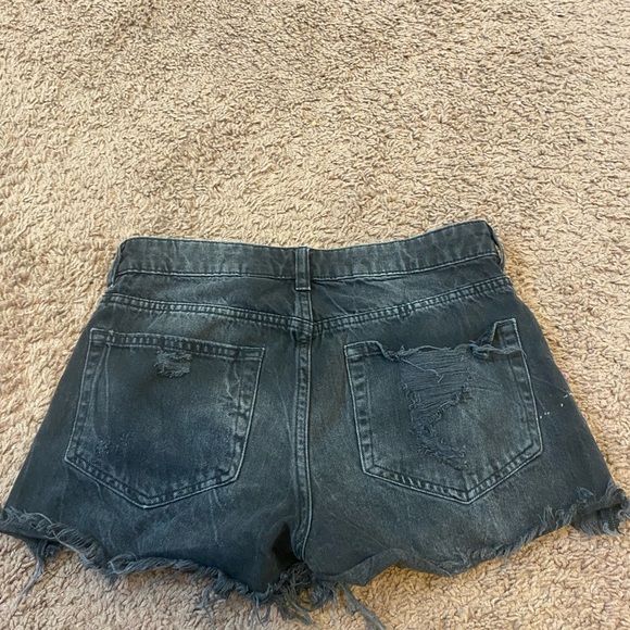 H&M Mid rise Black Denim Cut-off Shorts Destructed Size 2 - Picture 3 of 6